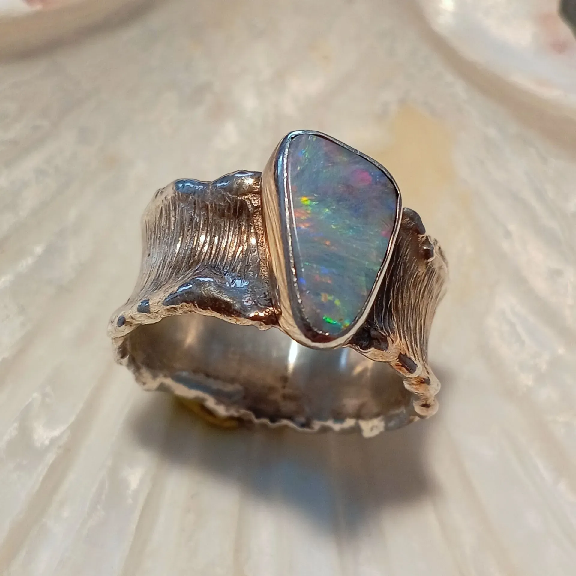 Silberring mit Boulder-Opal